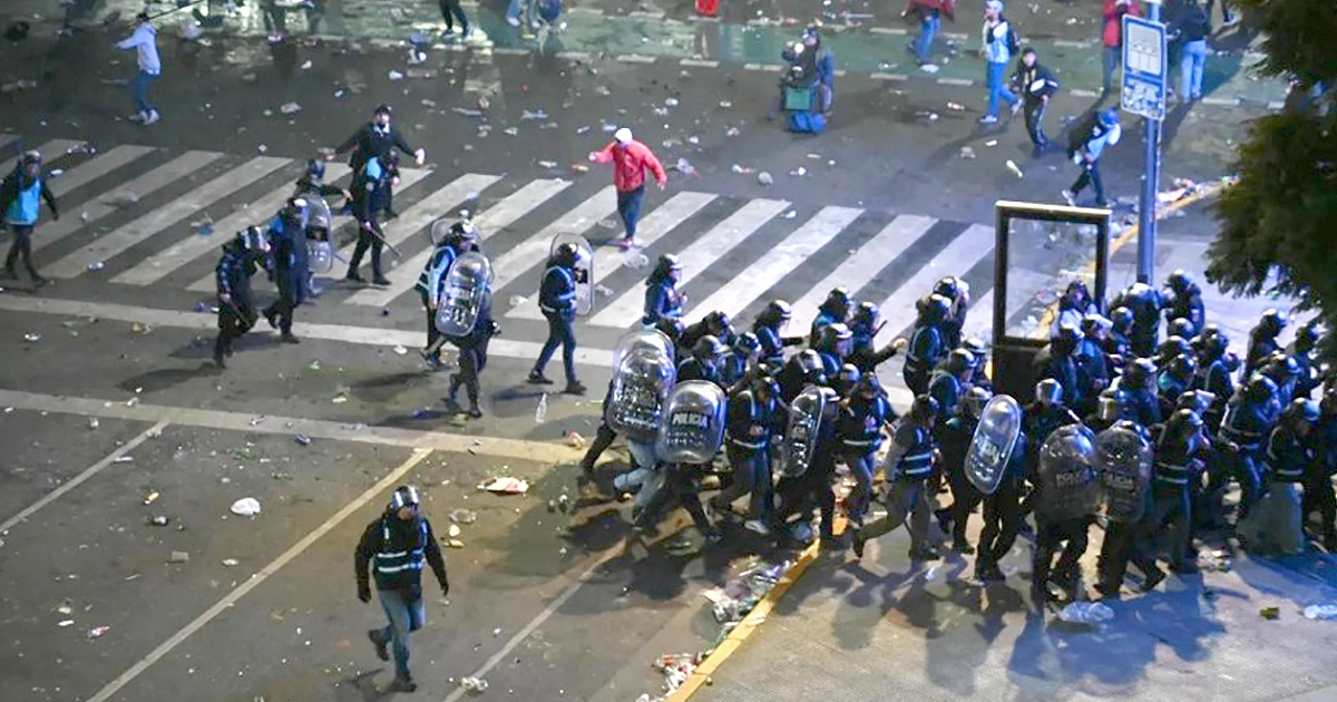 Nhiều CĐV Argentina bị bắt sau khi xô xát vì đội nhà thua trận tại World Cup 2026