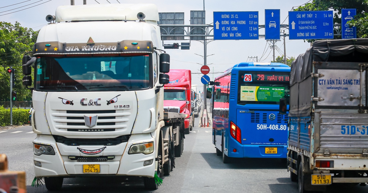 Mở hành lang riêng cho xe container, tái cấu trúc giao thông khu Đông TP.HCM