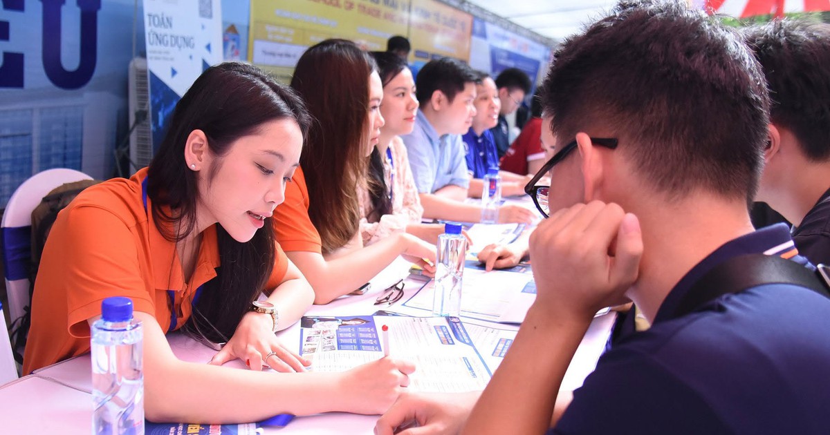 Đại học Kinh tế quốc dân nói gì về phản ánh nộp IELTS lên hệ thống bộ vẫn bị từ chối?