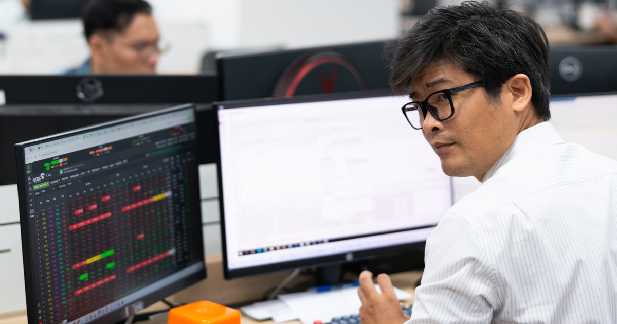 VN-Index 'rơi' hơn 62 điểm