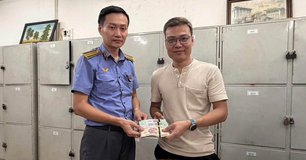 Tiếp viên đường sắt trả lại gần 123 triệu cho khách bỏ quên