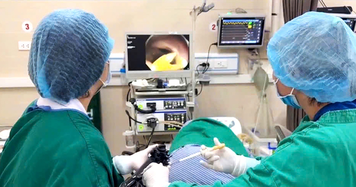 Đầy hơi, sụt cân kéo dài, phát hiện sán dây dài 1,2 mét trong ruột