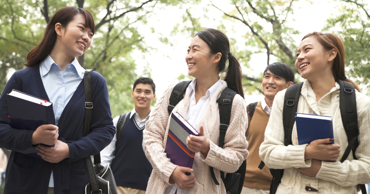 Visa du học thay đổi lớn: Anh rút ngắn thời gian ở lại, Canada giảm chỉ tiêu