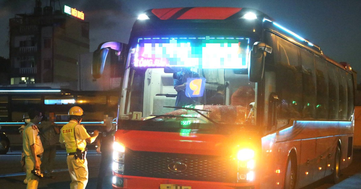 Nhiều tài xế xe khách không quẹt thẻ giám sát hành trình để đối phó bị lập biên bản