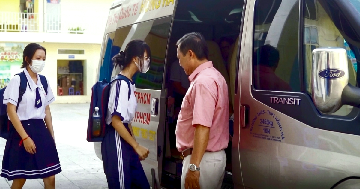 Thí điểm đưa đón học sinh bằng xe buýt điện