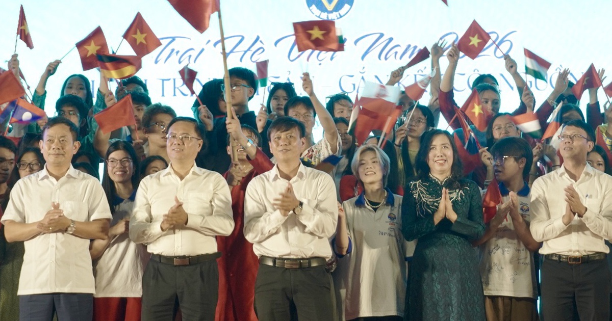 Hơn 100 kiều bào trẻ hô vang 'Việt Nam, Hồ Chí Minh' trong lễ bế mạc Trại hè Việt Nam