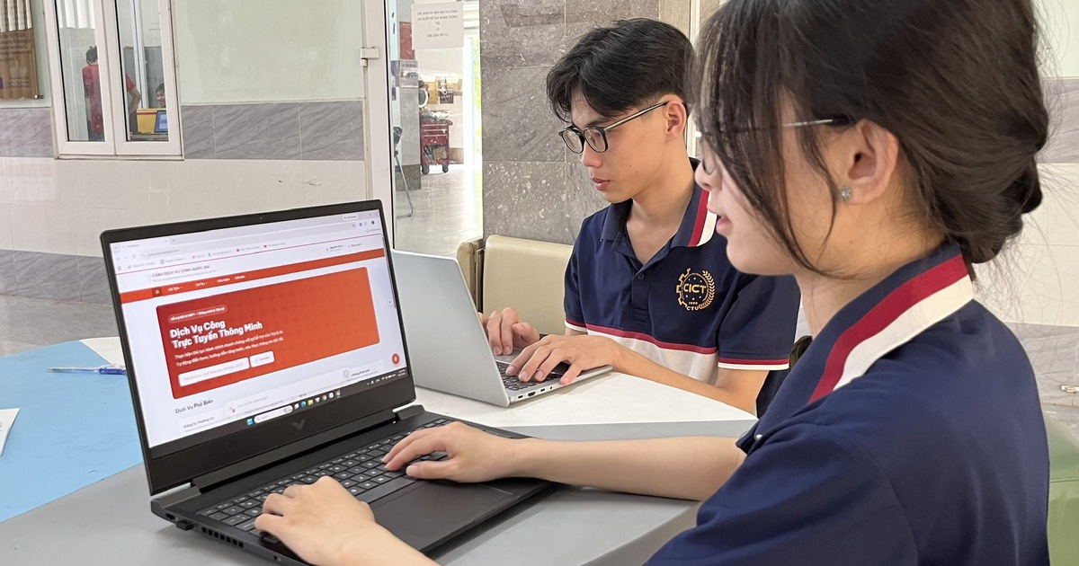 Sinh viên Cần Thơ sáng tạo ‘trợ lý ảo’ hỗ trợ thủ tục hành chính