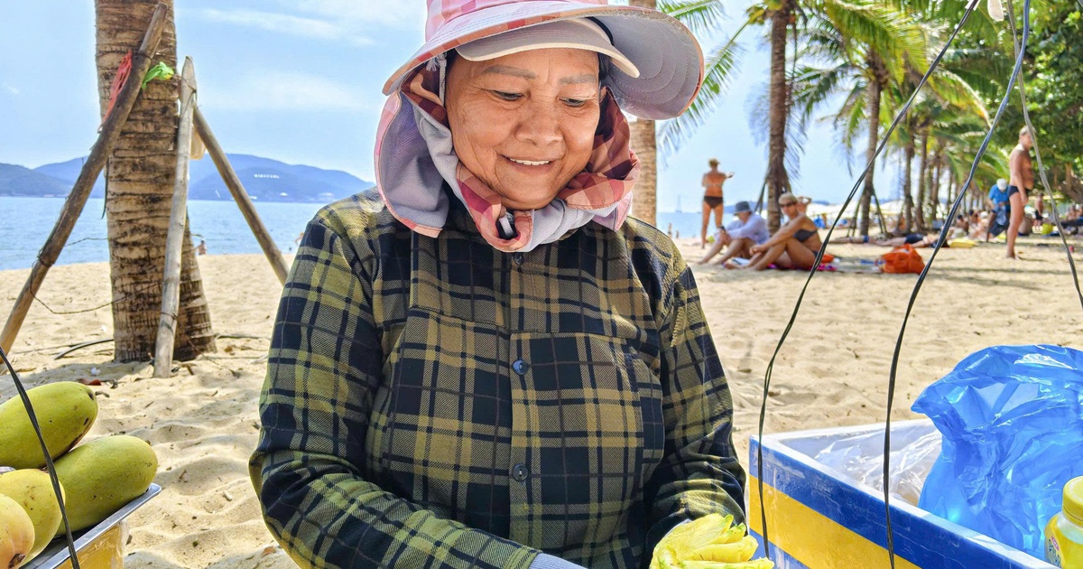 Nha Trang nói gì về clip thu giữ gánh hàng rong của bà bán trái cây 'nổi tiếng'?