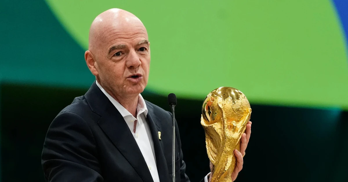 Chủ tịch FIFA Infantino đón tin vui từ IOC, vụ xóa thẻ đỏ có diễn biến mới