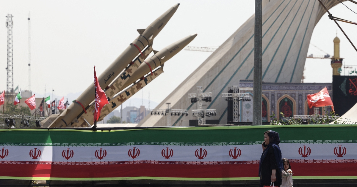 Tình báo Mỹ: Lãnh tụ tối cao Iran cởi mở về vũ khí hạt nhân hơn người cha quá cố