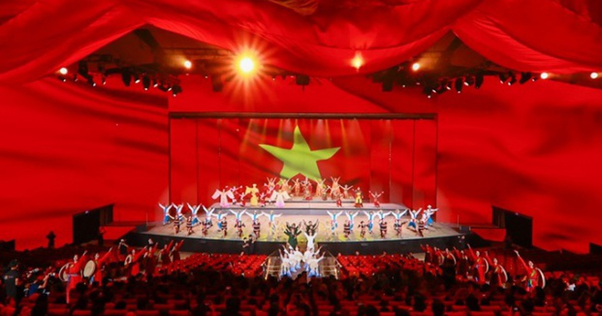 Vingroup tặng 50% giá vé show Đất nước thiên hùng ca