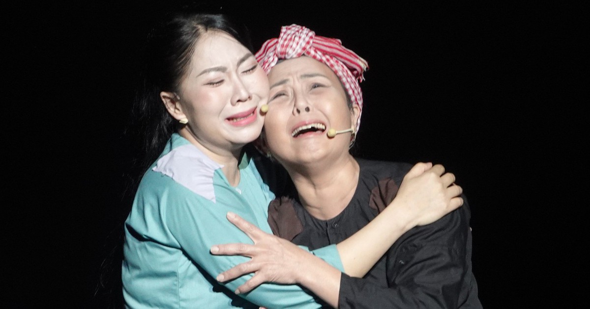 Vở cải lương Tiếng hò sông Hậu diễn phục vụ kỷ niệm Ngày Thương binh - Liệt sĩ tại An Giang