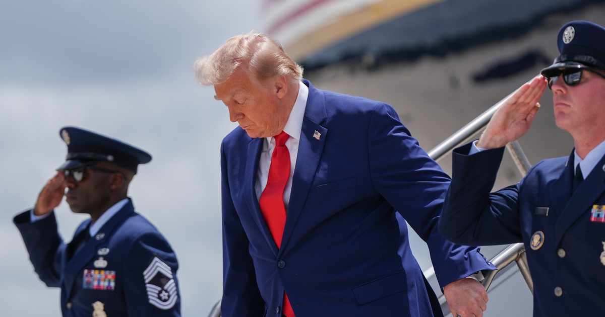 Ông Trump bất ngờ đổi chuyên cơ vì lo bị nhắm mục tiêu