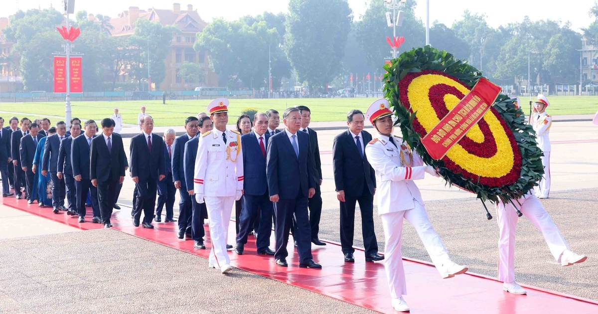 Lãnh đạo Đảng, Nhà nước vào lăng viếng Chủ tịch Hồ Chí Minh, tưởng niệm Anh hùng liệt sĩ