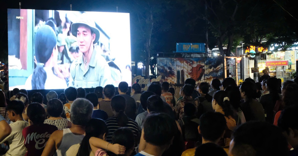 Đà Nẵng chiếu miễn phí phim Mưa đỏ ở không gian công cộng