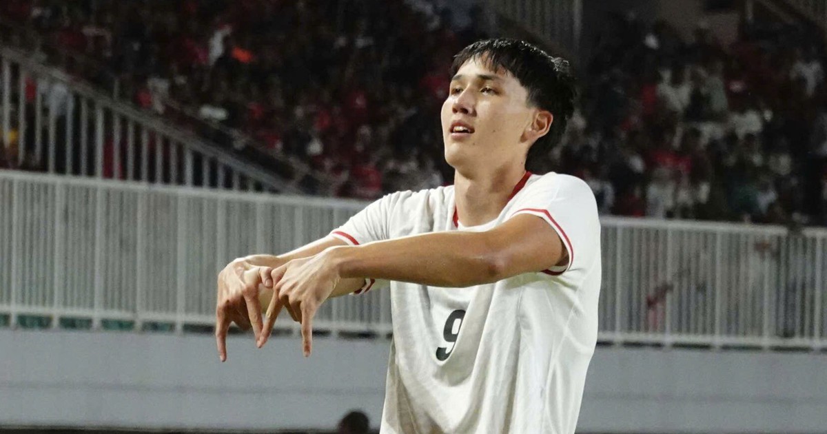 Video: Cú hat-trick đẳng cấp của tiền đạo 1m96 tuyển Indonesia