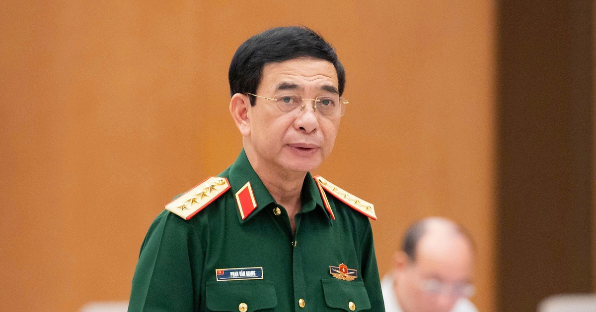Đại tướng Phan Văn Giang trình dự luật sửa 9 luật về quân sự, quốc phòng