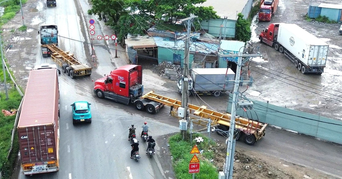 Phó giám đốc Sở Xây dựng TP.HCM: Đóng kết nối dứt điểm bãi xe container tự phát dọc đường Võ Chí Công