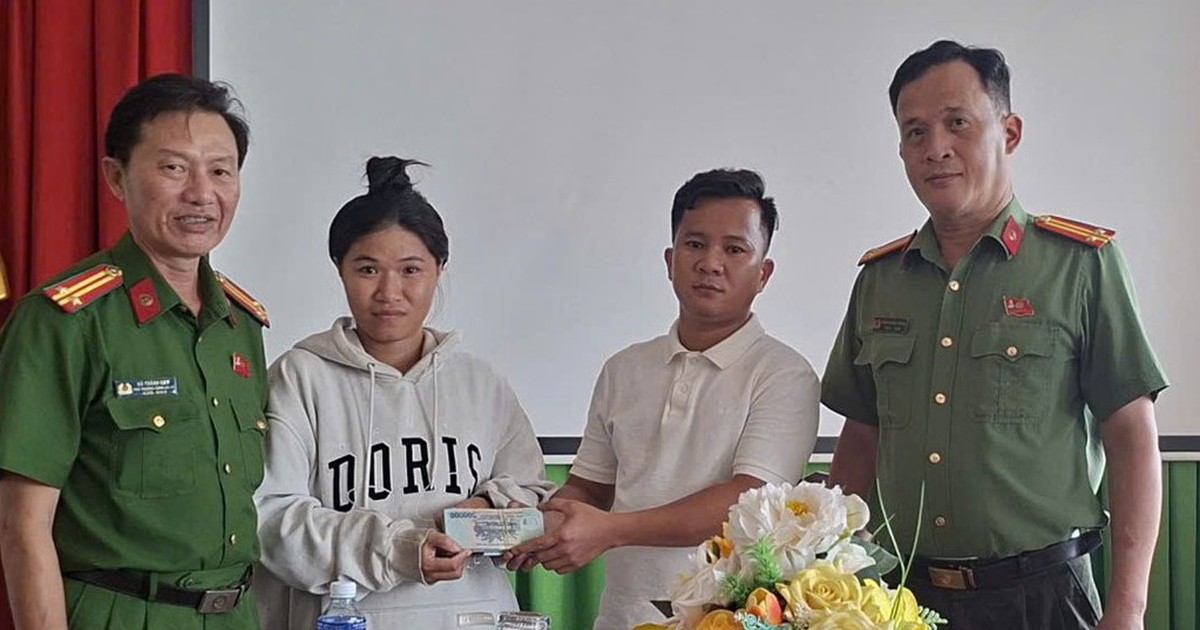 Nhận hơn 64 triệu đồng chuyển nhầm, người phụ nữ trình báo công an để trả lại chủ tài khoản