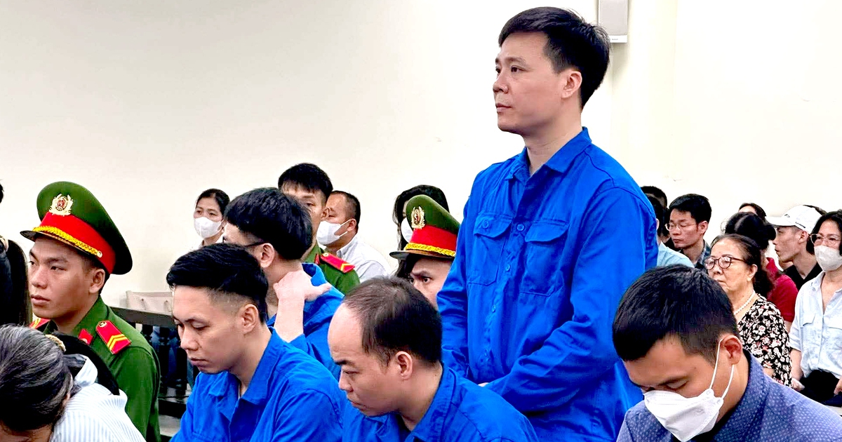 Cuộc ngã giá hối lộ 1,5 tỉ đồng trên xe ô tô giữa 'ông trùm' thực phẩm giả và cán bộ hải quan