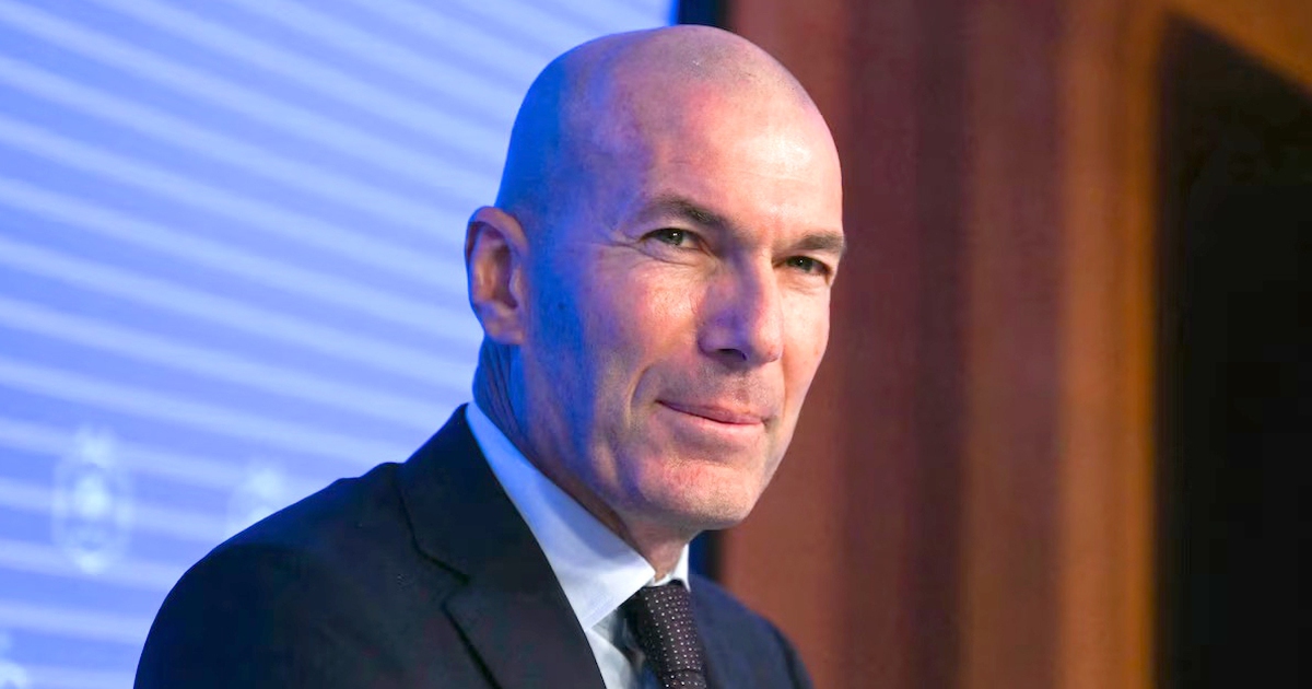 Pháp chính thức bổ nhiệm Zidane làm HLV trưởng