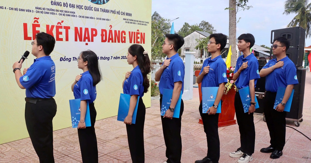 Màu áo xanh đứng vào hàng ngũ của Đảng giữa mùa tình nguyện