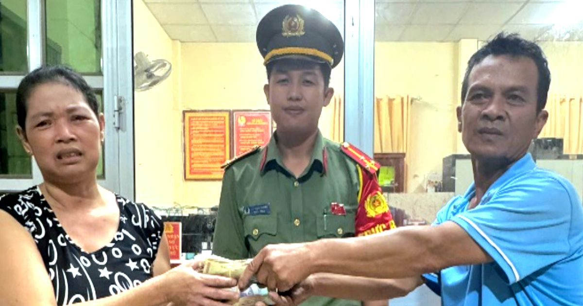 Người phụ nữ bán cá được trả lại gần 60 triệu đồng đánh rơi trước đó