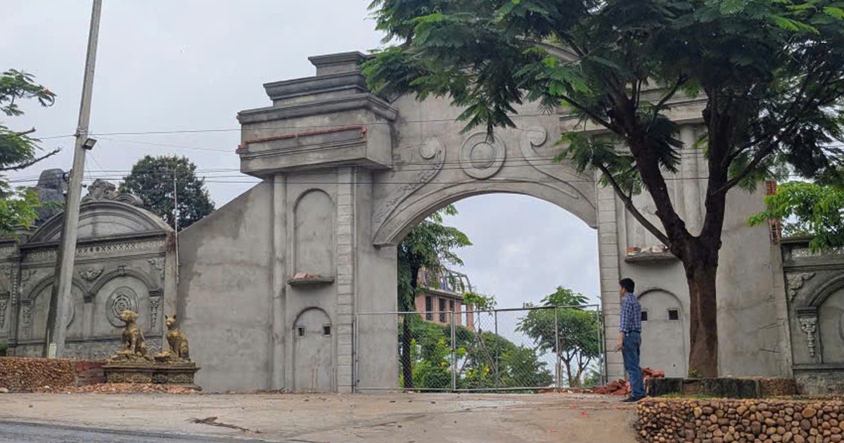 Vụ lấn chiếm quốc lộ 25: Công trình vi phạm vẫn 'vững như bàn thạch'