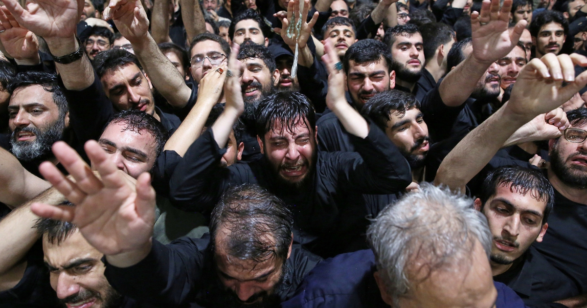 Người dân Iran xúc động tiễn biệt cố lãnh tụ tối cao Ali Khamenei