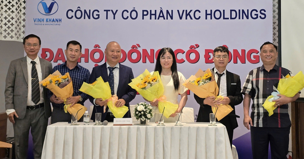 Chủ tịch công ty muốn tăng thù lao thành viên hội đồng quản trị vì ‘không đủ tiền vé máy bay’