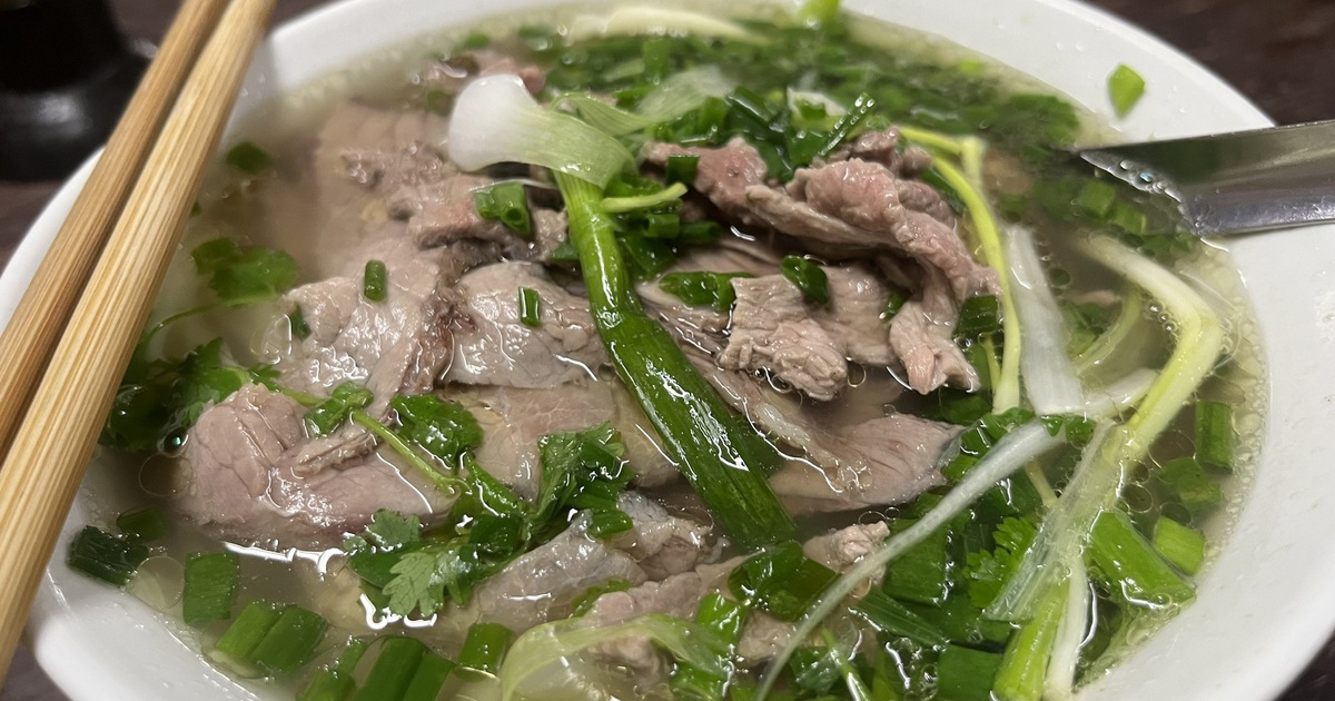 Phở Gia truyền 49A Bát Đàn nức tiếng, từ phố cổ Hà Nội sang Úc