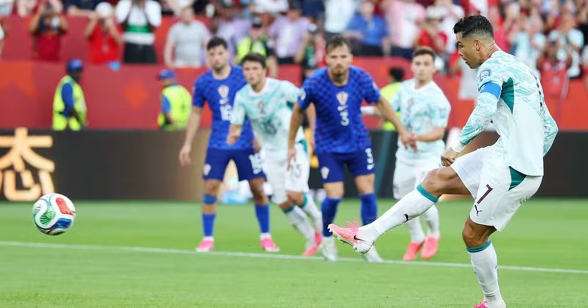 Video: Bàn thắng lịch sử của Ronaldo ở World Cup