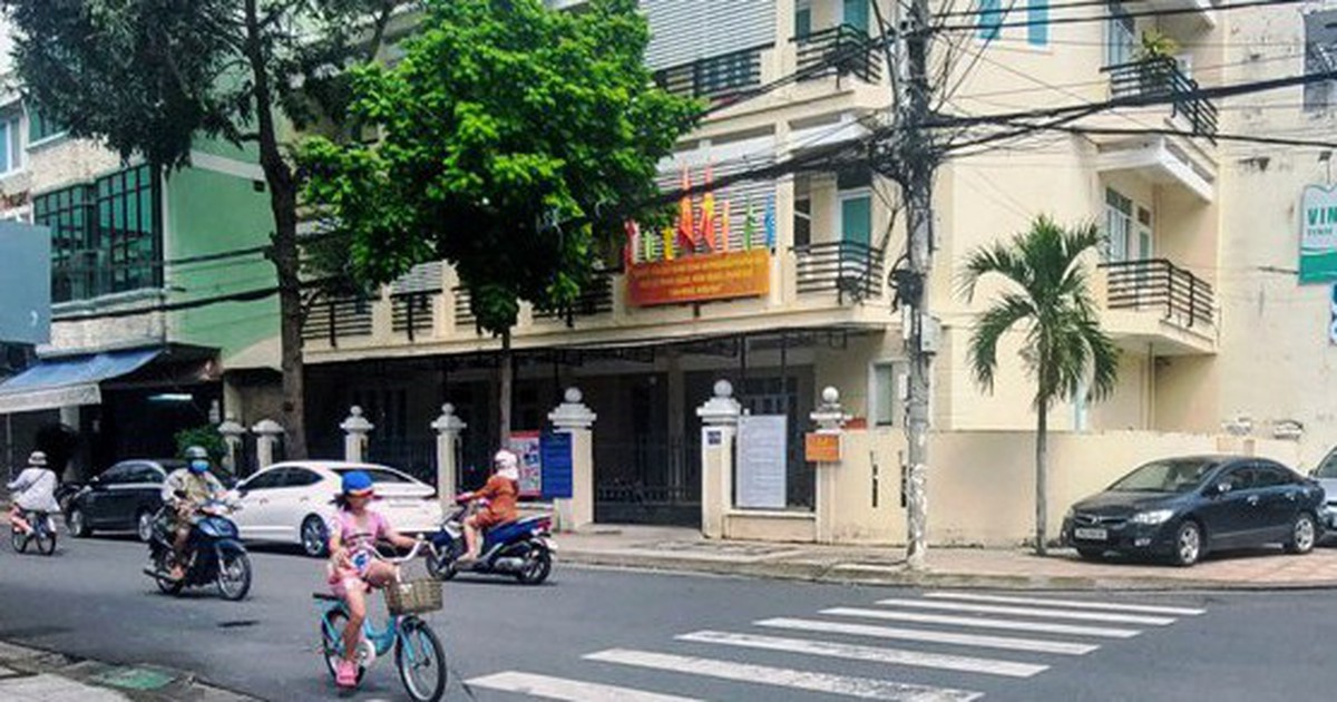 Một an ninh cơ sở đòi dân nộp phí, thu tiền giấy xác nhận cư trú