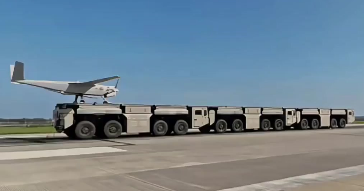 Video hé lộ Trung Quốc ghép ba xe tải thành bệ phóng UAV điện từ