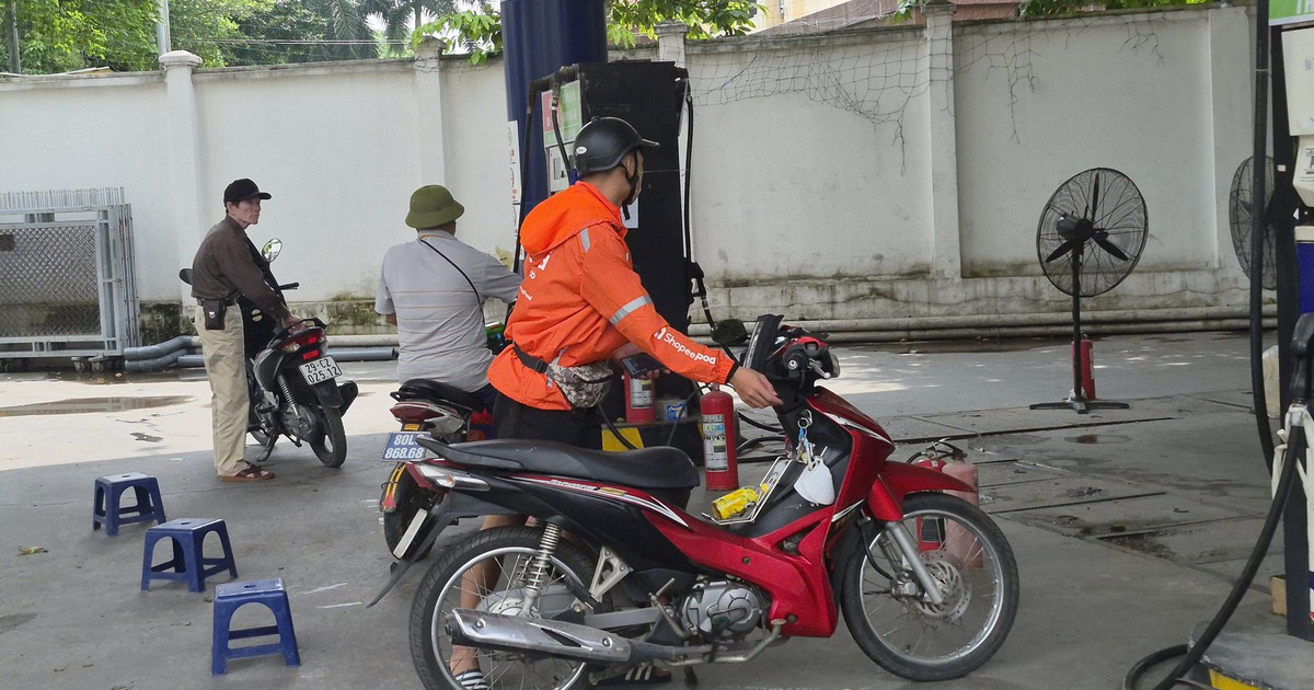 Khan hàng xăng dầu cục bộ: Giải mã nghi vấn của Cục trưởng ‘bán cầm chừng chờ tăng giá’?