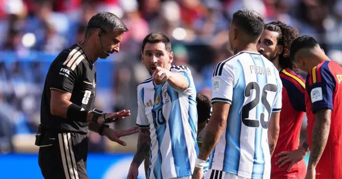 Trọng tài Vincic hé lộ cuộc trò chuyện với Messi ở chung kết World Cup 2026