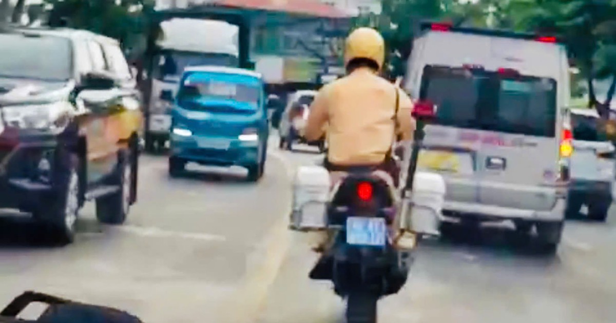 Cảnh sát giao thông Đồng Tháp hỗ trợ người dân đi cấp cứu nhận 'mưa' lời khen