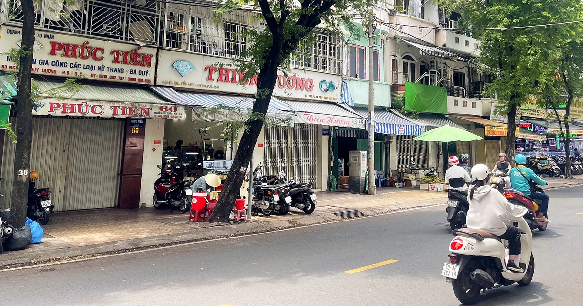 Ngoài tắc thanh khoản, tiệm vàng, kim cương còn đóng cửa vì điều gì?
