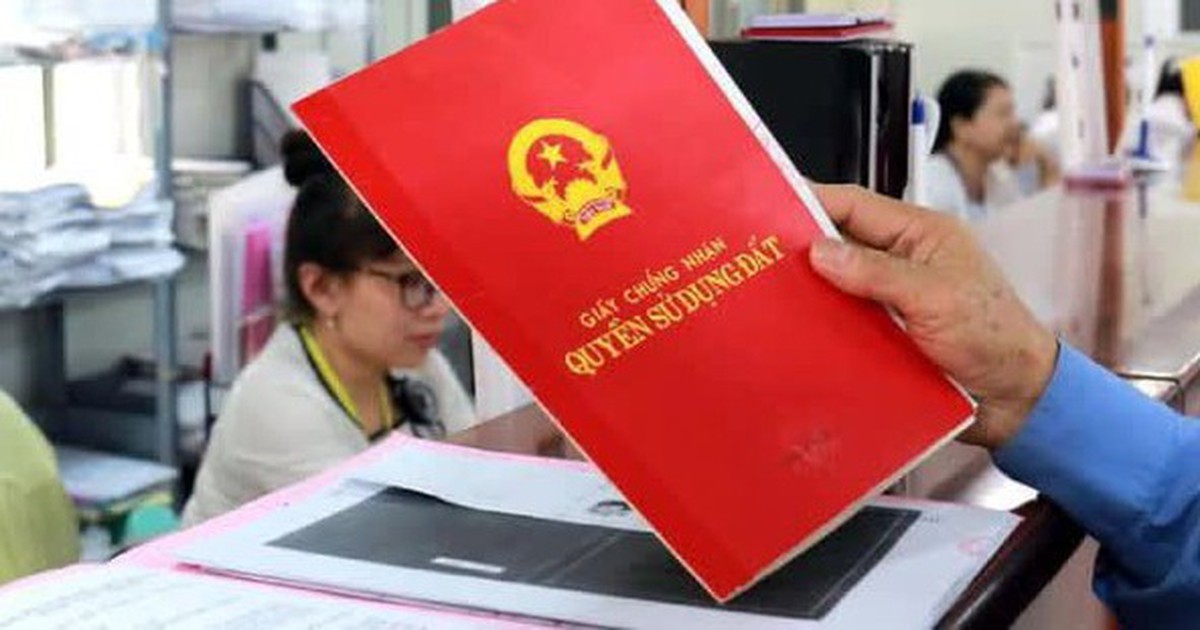 Tin tức sáng 31-7: Đề xuất cấp sổ đỏ đồng thời bản giấy và điện tử; Lãi suất qua đêm giảm mạnh, chỉ còn hơn 1%