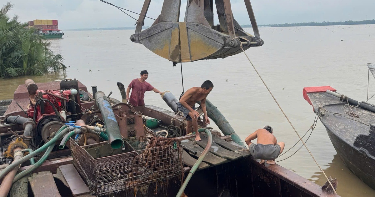 Vĩnh Long phát hiện 325 vụ cát tặc trên sông Hậu, xử phạt hơn 1,1 tỉ đồng