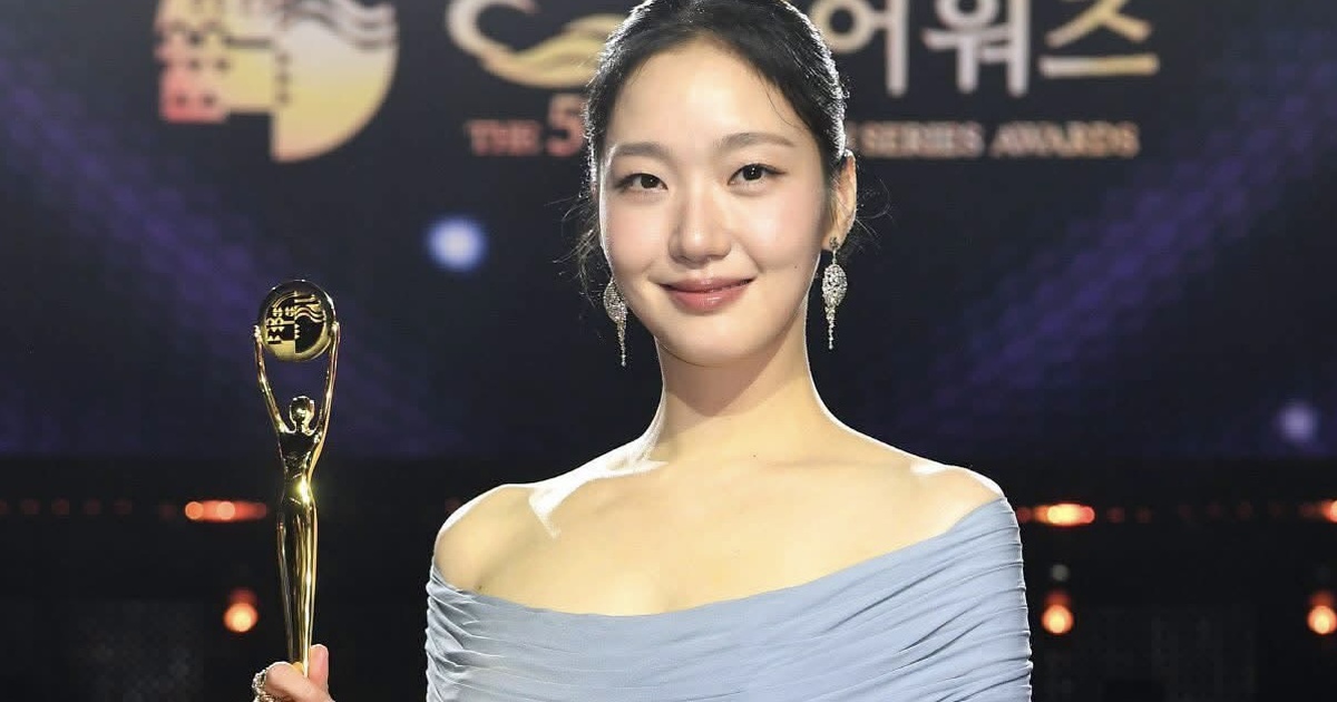 Kim Go Eun thắng giải cao nhất Rồng Xanh 2026