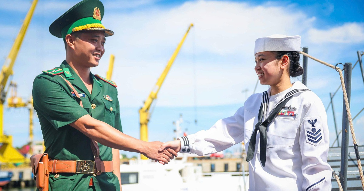 Những gương mặt, giọng nói Việt trên tàu sân bay Mỹ USS George Washington