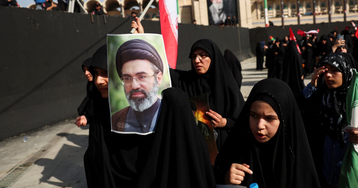 Lãnh tụ tối cao Iran Mojtaba Khamenei có thể không dự tang lễ cha
