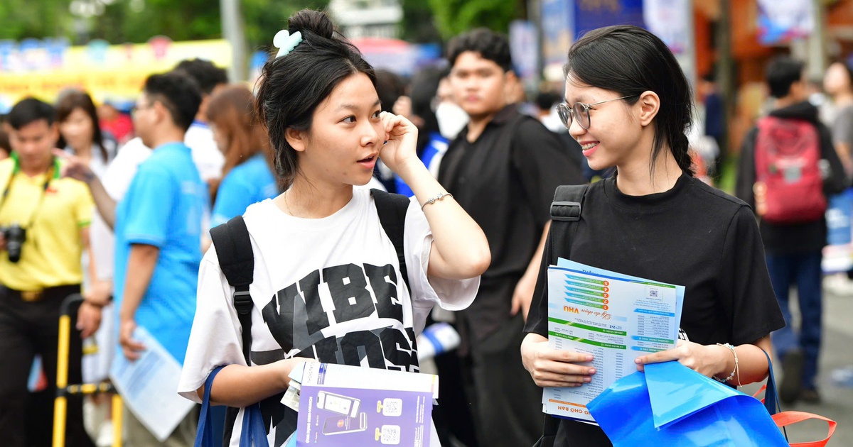 Sáng nay, Ngày hội lựa chọn nguyện vọng xét tuyển 2026 tại Hà Nội và TP.HCM