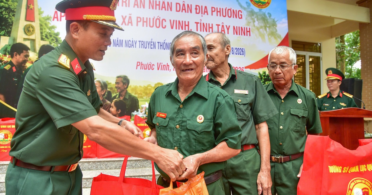 Tri ân vùng đất đứng chân ngày đầu dịp kỷ niệm 65 năm thành lập Trường Sĩ quan Lục quân 2