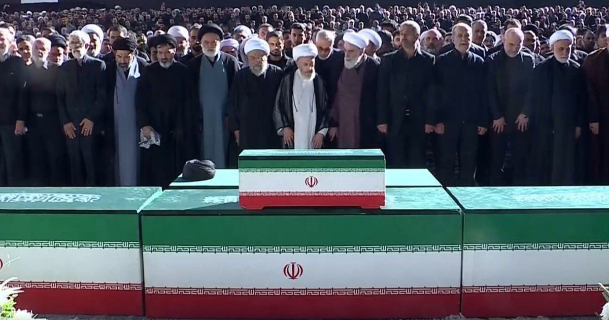 Ba con trai ông Ali Khamenei xuất hiện trong tang lễ của cha