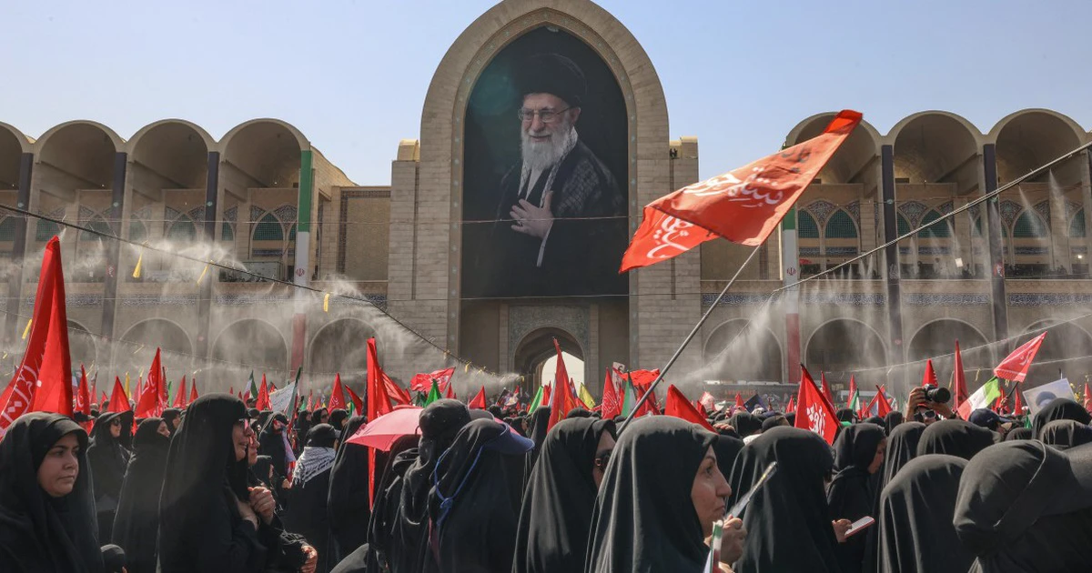 Iran gửi đi thông điệp gì từ lễ tang cố Lãnh tụ tối cao Ali Khamenei?