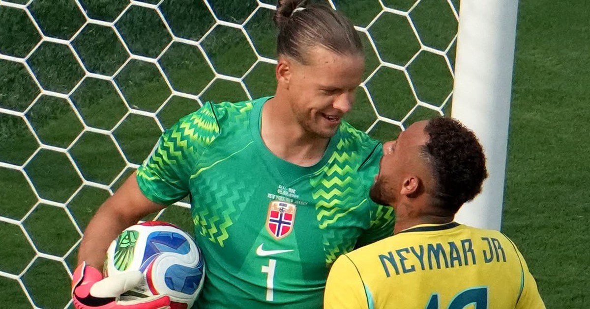 Neymar tranh cãi điều gì với thủ môn Na Uy?