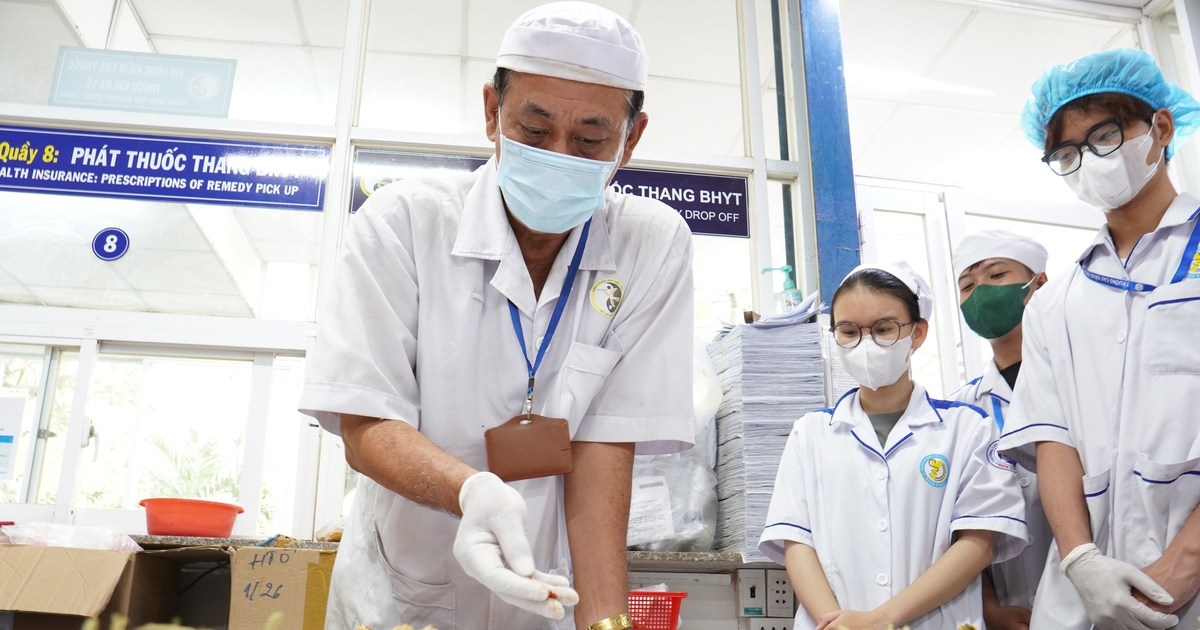 Cận cảnh quy trình sơ chế dược liệu y học cổ truyền ở Viện Y dược học dân tộc TP.HCM