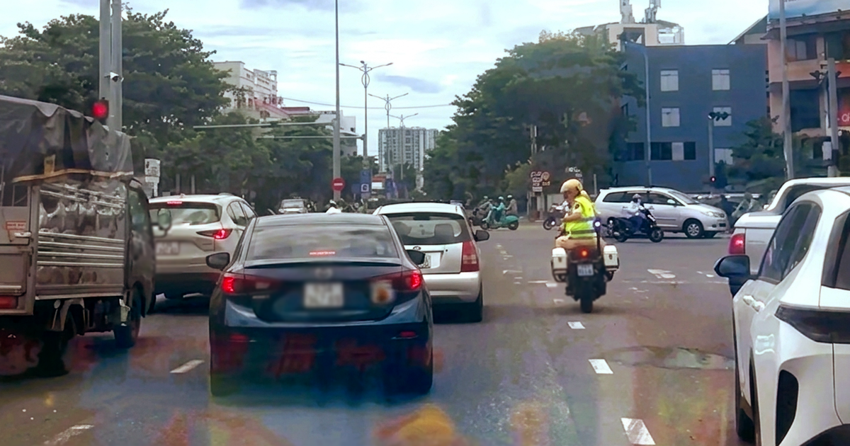 CSGT Đà Nẵng mở đường gần 20km giữa giờ cao điểm, đưa người bị hôn mê đi cấp cứu